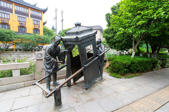 江苏常州抬轿子街头雕塑