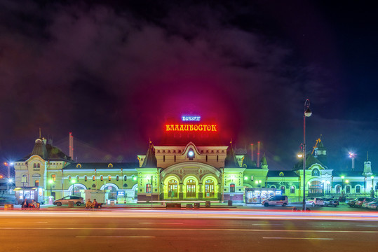 俄罗斯海参崴火车站建筑夜景