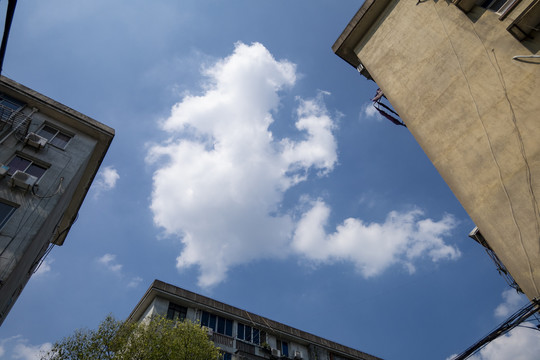 小区天空