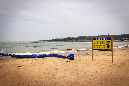 汕头北山湾海滨浴场警示牌