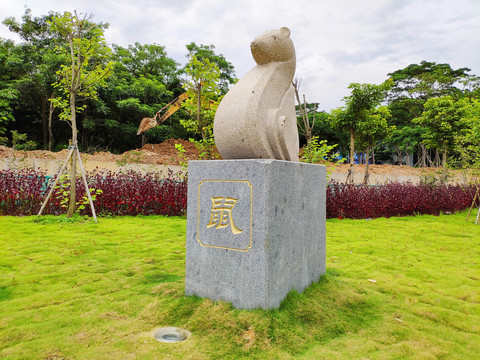 生肖鼠雕像