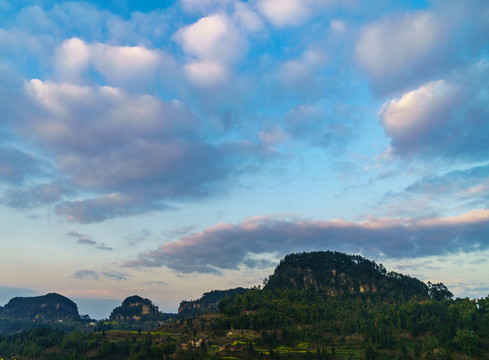 彩云山地油菜花