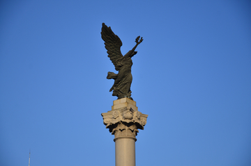 马可波罗广场和平女神雕像