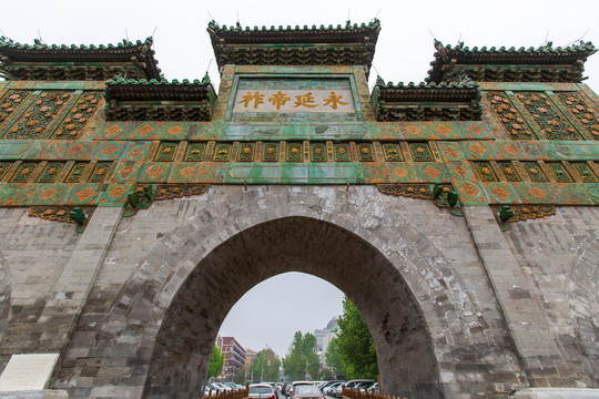 北京东岳庙神路街琉璃牌楼