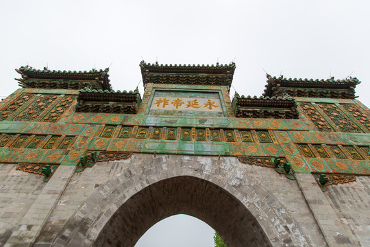 北京东岳庙神路街琉璃牌楼