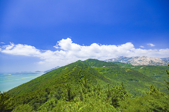 蓝天白云高山大海崂山