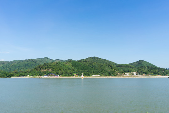 清远浈阳峡风景区月亮弯花海