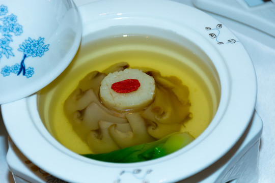 玉带松茸汤