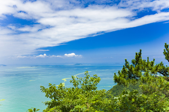 青岛崂山蓝天白云高山大海