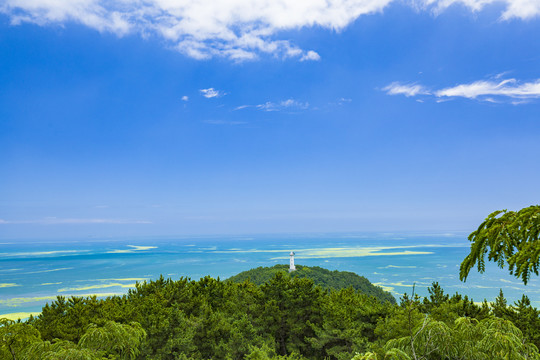 青岛崂山蓝天白云高山大海