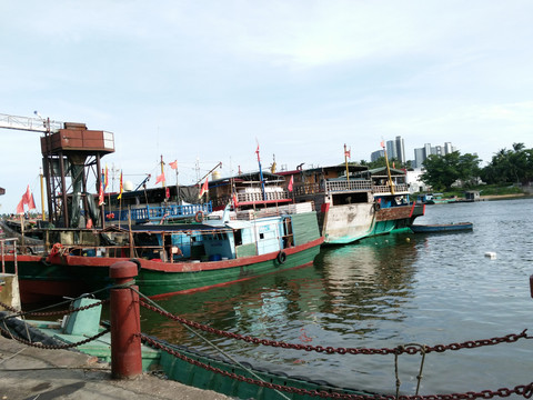 琼海潭门海边码头渔船