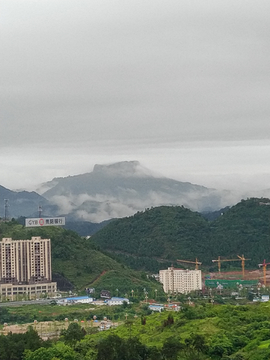 香炉山远眺