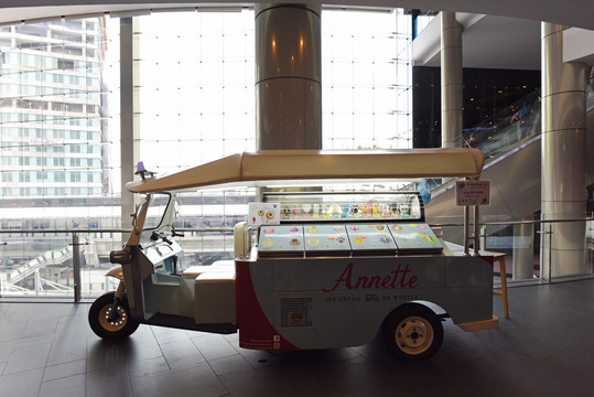 冰淇淋店快餐车甜品店