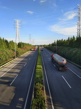 高速路运输车