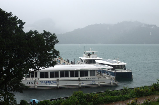 烟雨日月潭