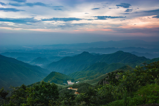 群山