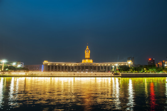 天津火车站天津海河夜景