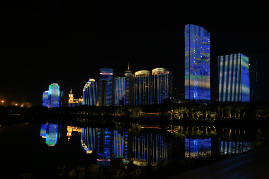 海南三亚湾夜景