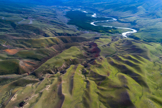 新疆伊犁阔克苏大峡谷的夏日风景
