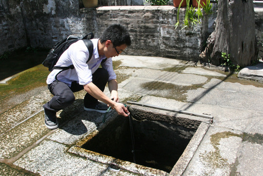 古井打水