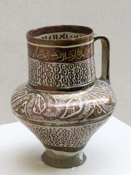 伊利汗国时期彩绘棕地罐