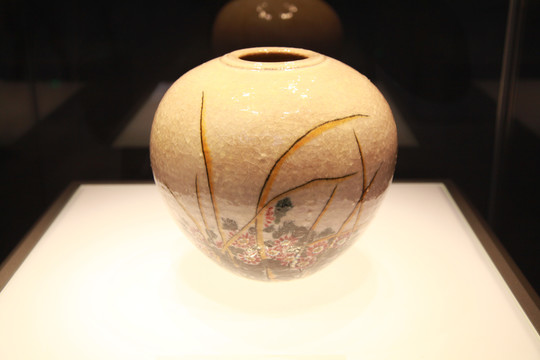 菊花纹陶瓷