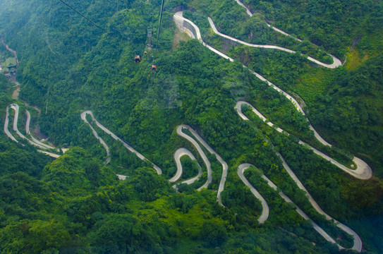 天门山盘山公路