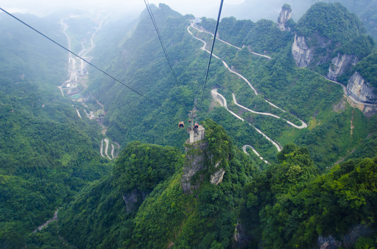 天门山盘山公路