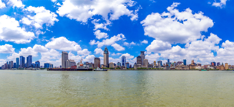 上海外滩黄浦江白天大幅全景