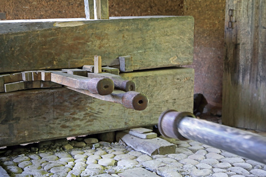 古代木质榨油机