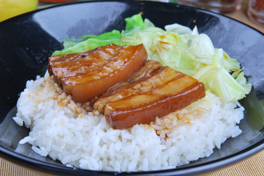 台式卤肉饭