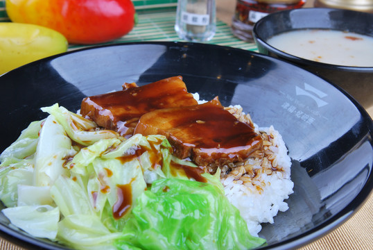 台式卤肉饭