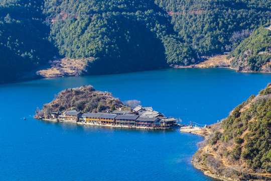 泸枯湖里格半岛