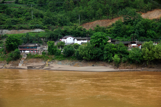 金沙江虎跳峡