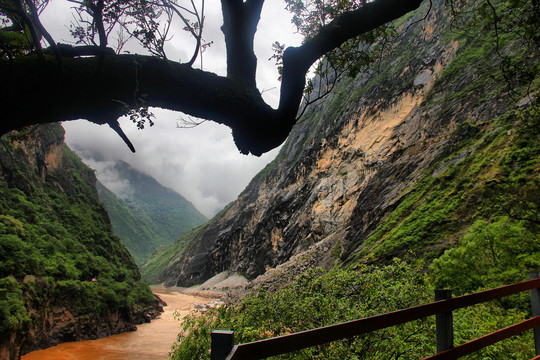 金沙江虎跳峡