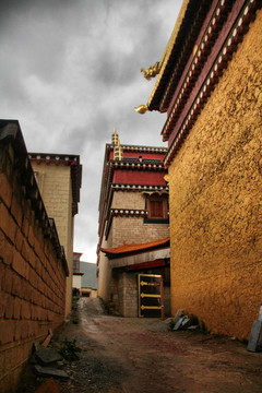 噶丹松赞林寺