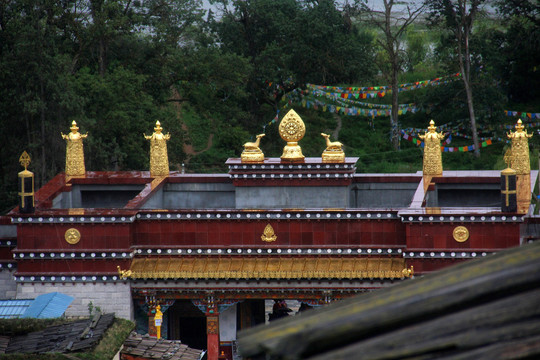 噶丹松赞林寺