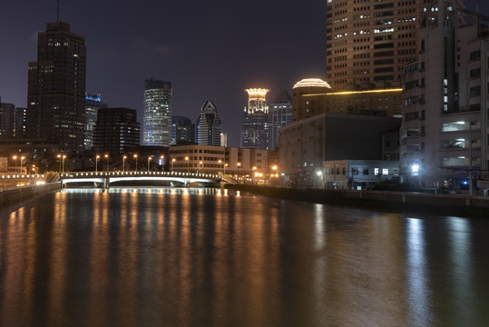 苏州河畔建筑夜景