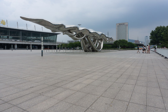 火车站广场雕塑高清图