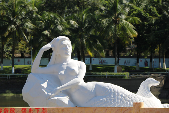 茂名人民广场美人鱼雕像