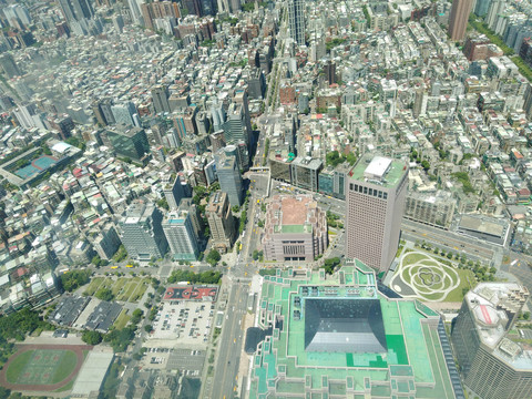 台北101大楼俯瞰街道全景