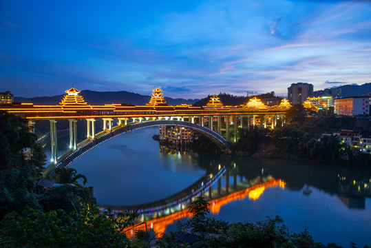 三江风雨桥夜景