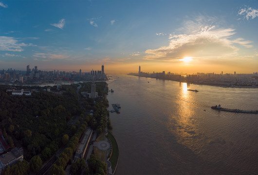 武汉夏日城市航拍日出风光