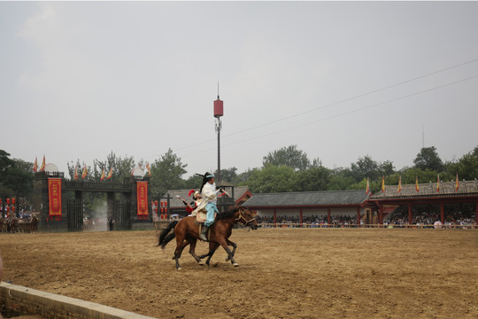 岳飞枪挑小梁王