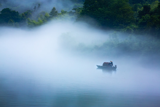 雾漫小东江