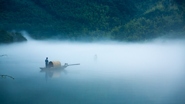 雾漫小东江