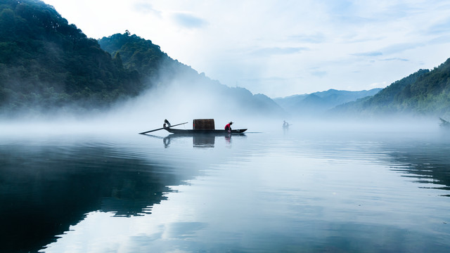 雾漫小东江