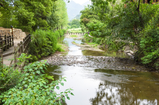 山区溪水素材