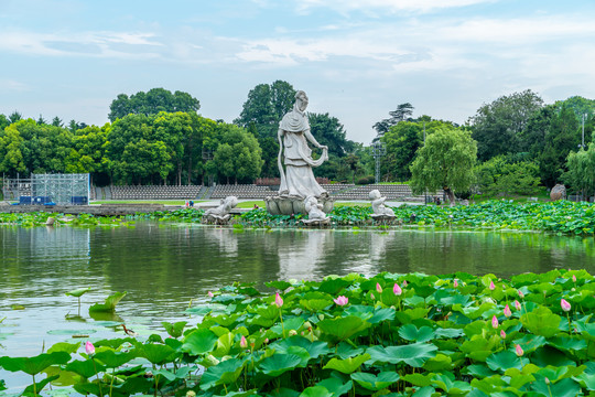 莲花仙子雕塑