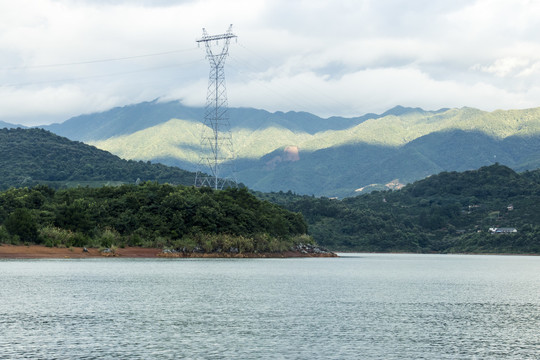 远山电塔